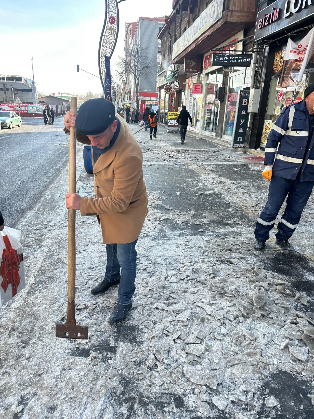 Kars Belediyesi, Karla Mücadelede Başarılı Çalışmalar Yaparak Takdir Topluyor. 1