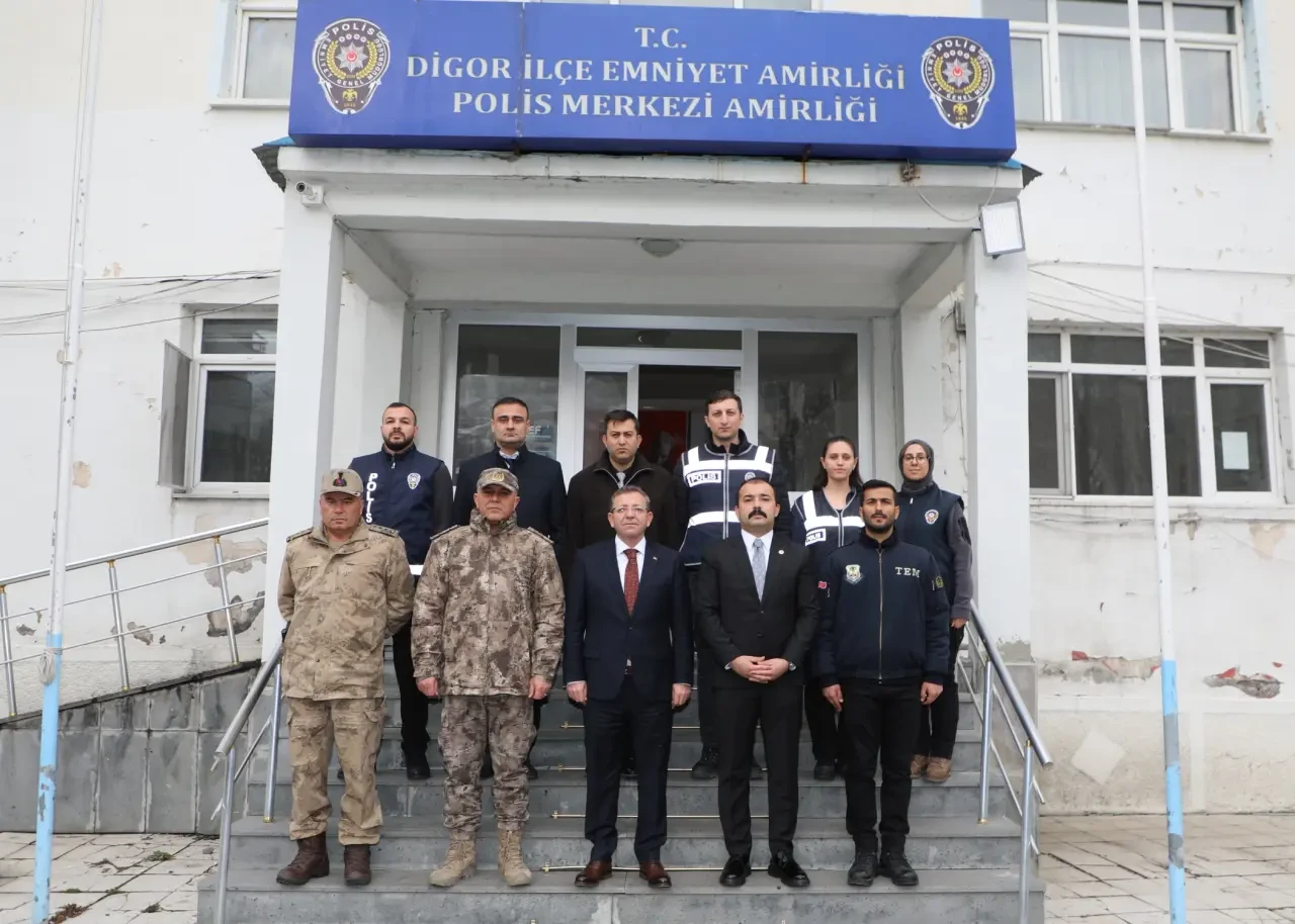 Kars Valisi Digor'da Eğitim İncelemelerinde Bulundu, Esnafları Ziyaret Etti ve Güvenlik Birimlerini Denetledi. 2