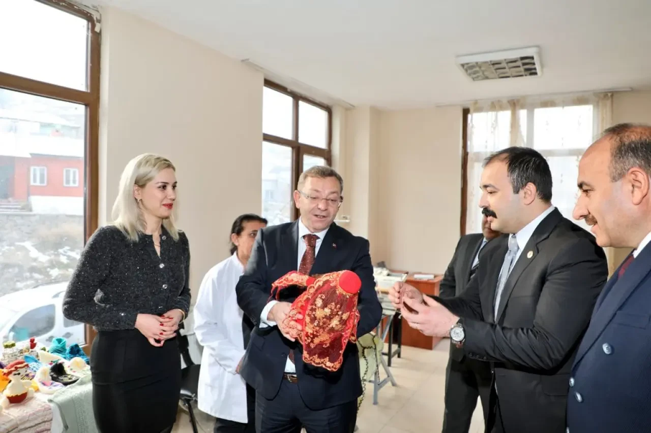 Kars Valisi Digor'da Eğitim İncelemelerinde Bulundu, Esnafları Ziyaret Etti ve Güvenlik Birimlerini Denetledi. 4