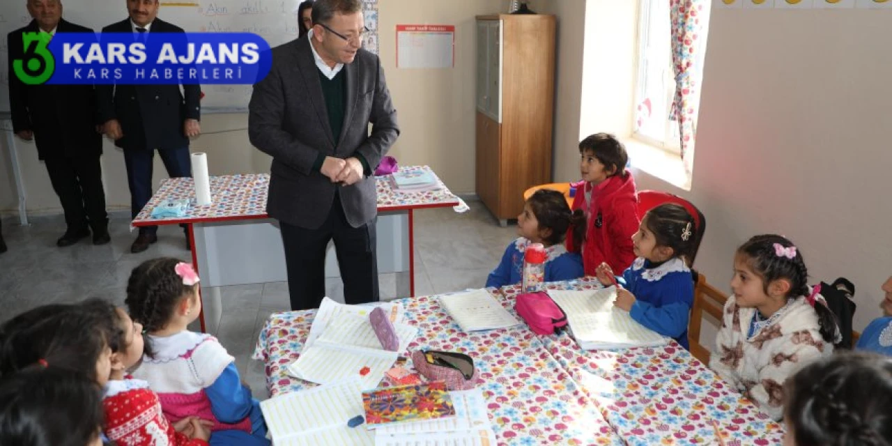 Vali Polat, okul ziyaretinde öğrencilerle bir araya geldi