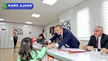 Kars Valiliği'nde Açık Kapı Bürosu Hız Kesmeden Hizmet Veriyor