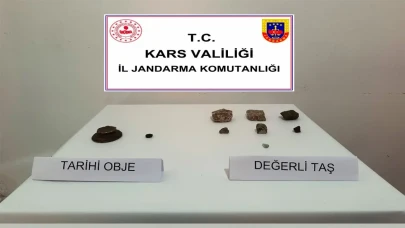 Kars'ta Tarihi Eser Operasyonu: Obje ve Yüzük Müzeye Teslim Edildi, Taşlara El Konuldu