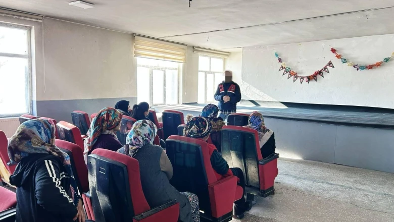 Kars İl  Jandarma,  "En İyi Narkotik Polisi Anne" eğitimi verdi.